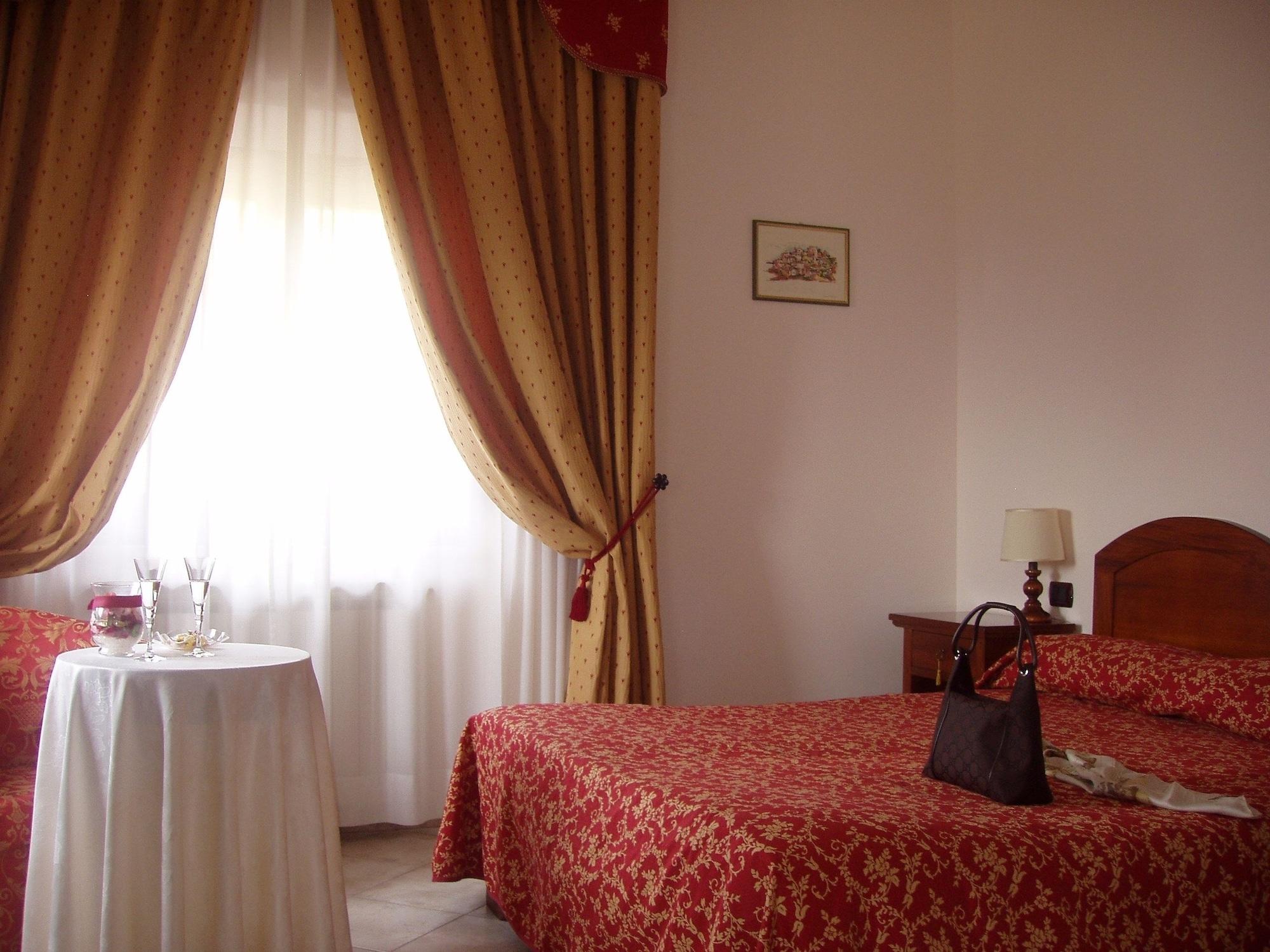 Hotel Il Cavalier D'Arpino Extérieur photo